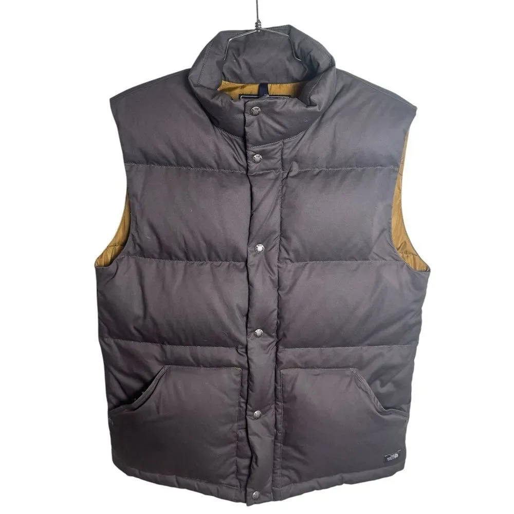 The North Face Lindero Quilted Down Vest in charcoal gray M mens